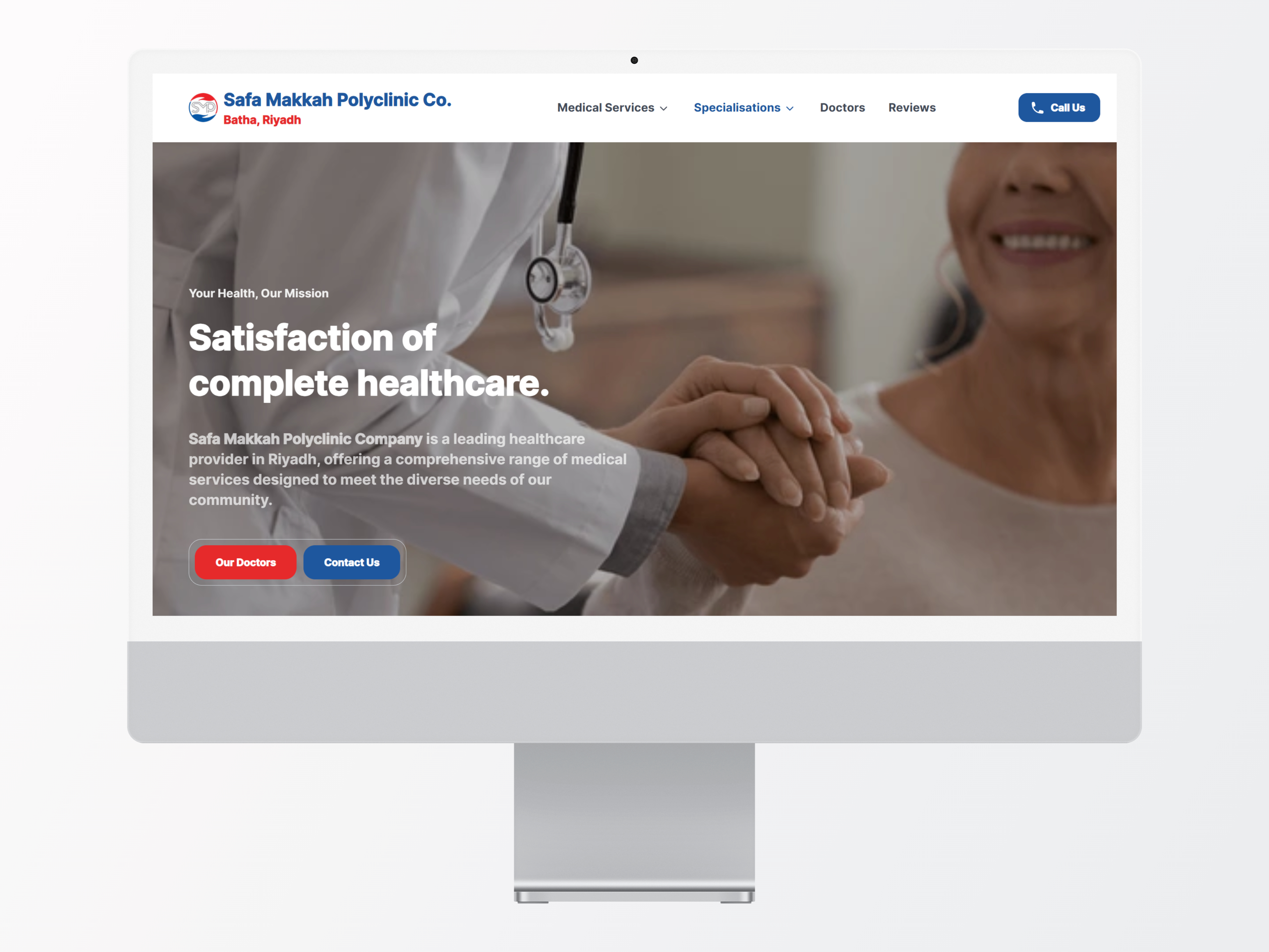 Homepage ontwerp van Safa Makkah Polyclinic op laptop scherm